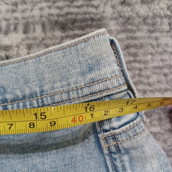 American Eagle Size 10 Light Wash Next Level Stretch Cuffed Denim Jean Shorts - Picture 4 of 7